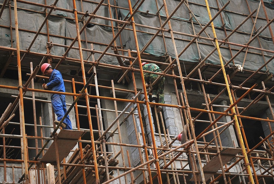 guy on scaffolding